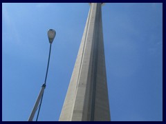 Toronto Bus Tour 237  - CN Tower, worlds tallest structure for 34 years